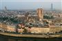 En cigaret eller en elektrisk kortslutning er blandt de mulige årsager til branden i Notre Dame kirken. Det siger talsmænd for den franske anklagemyndighed, som fastslår, at der ikke er tegn på, at brandkatastrofen skyldes en påsat brand.