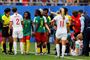 Fodboldkvinderne fra Cameroun var rasende, da holdet røg ud af VM med nederlag mod England i en kamp med afgørende VAR-kendelser.
