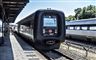 Efter den første weekend med ferietrafik overgår DSB mandag den 1. juli til sommerkøreplanen. Den indebærer især, at visse myldretidstog sløjfes. Der vil i sommer være sporarbejder rundt om i landet, men omfanget er lidt mindre end i tidligere år. Tjek Rejseplanen.dk inden togturen, opfordrer DSB. Her et IC3-tog på Aalborg Banegård i juni 2018.