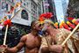 I alt 150.000 deltagere gik med i pride-paraden søndag, hvilket gør paraden til den største i New Yorks historie.
