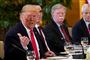 USA's præsident, Donald Trump, holder møde med blandt andre Saudi-Arabiens kronprins, Mohammed bin Salman, under G20-topmødet i Osaka i Japan lørdag.
