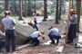 Et hold værnepligtige fra Beredskabsstyrelsen kæmpede mandag med at få den syv ton tunge granitsten til at rokke igen.