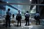 Politifolk inde i Hongkongs parlament, efter demonstranter havde forladt bygningen.