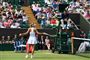 Caroline Wozniacki var frustreret, da hun fredag atter måtte forlade Wimbledon i utide.