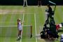 Caroline Wozniacki var i flere omgange tydeligt frustreret over hawk-eye-systemet, der bruges i forbindelse med en challenge.