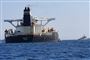 Den iranske supertanker "Grace 1" ud for Gibraltar. Tankeren var på vej mod Syrien, da den blev stoppet af den britiske flåde torsdag morgen.

