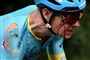 En forslået Jakob Fuglsang (Astana) kørte over målstregen på 1. etape af Tour de France.