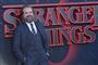 Skuespiller David Harbour ryger adskillige cigaretter i Netflix-serien "Stranger Things", hvor han spiller politimanden Jim Hopper. Ifølge Truth Initiative er det særligt i den populære serie, at antallet af scener med rygning er steget. (Arkivfoto).