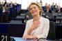 Ursula von der Leyen er lettet, efter at EU-Parlamentet tirsdag aften har godkendt hende som formand for EU-Kommissionen. Hun blev godkendt med en smal margin.
