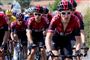 Ineos-holdet er koncentreret hele vejen igennem, og derfor bliver Geraint Thomas og Egan Bernal svære at slå, mener Andy Schleck.