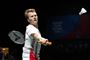 Anders Antonsen førte 7-6 i første sæt, da hans modstander, andetseedede Shi Yuqi, måtte trække sig, efter at han vred rundt på sin venstre fod.