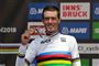 Rohan Dennis vandt VM i enkeltstart og tre ud af de fire enkeltstarter, han kørte i en grand tour i 2018: To i Vuelta a Espana og en i Giro d'Italia. Men torsdag udgik han af Tour de France på 12. etape, så andre navne er i spil til sejren.