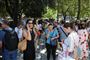 Folk i Athen løb ud på gaden, da et jordskælv ramte den græske hovedstad fredag eftermiddag. Flere opholdt sig på Syntagma Pladsen.