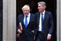 Boris Johnson (tv.) her sammen med finansminister Philip Hammond. Hammond har truet med at vælte den konservative regering, hvis den går videre ad ruten mod et brexit uden en aftale med EU. (Arkivfoto)