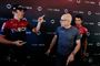 Dave Brailsford (i midten) er chef for Ineos, der har Geraint Thomas og Egan Bernal som spydspidser i Tour de France.