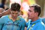 Jakob Fuglsang (til venstre) udgik tirsdag af Touren efter et slemt styrt. To andre ryttere udgik også efter etapen.
