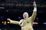 Morten Andersen ses her i guldjakken, der symboliserer medlemskab i NFL's Hall of Fame.