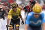 Egan Bernal bliver den første sydamerikanske Tour de France-vinder, når han søndag kører over målstregen i Paris.