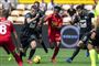 Isaac Atanga kæmper sig vej gennem Esbjerg-forsvaret, som havde svært ved at tøjle den talentfulde offensivspiller.