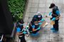 Politiet i Bangkok undersøger en række mindre eksplosioner, der fredag morgen har ramt den thailandske hovedstad.