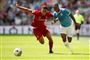 Manchester Citys Raheem Sterling (til højre) fik en hovedrolle i kampen mod Liverpool. Her ses Sterling i duel med Liverpool-backen Trent Alexander-Arnold.
