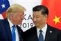 USA og Kina har været på kollisionskurs i forhold til handel, siden USA's præsident, Donald Trump, tiltrådte. På billedet her ses Trump (til venstre) og Kinas præsident, Xi Jinping (til højre), side om side.