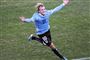 Diego Forlan jubler efter sin scoring i Copa America-finalen i 2011 mod Paraguay.