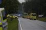 Der er adskillige politibiler og ambulancer til stede ved moskéen i Bærum, hvor en gerningsmand lørdag skød en person.