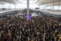 Flere tusinde demonstranter protesterer i passagerterminalen i Hongkong.