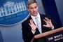 Den fungerende direktør hos de amerikanske statsborgerskabs- og immigrationsmyndigheder, Ken Cuccinelli, annoncerede de nye regler ved et pressemøde i Det Hvide Hus mandag.