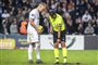 Hvor er pletten? Dommer Gediminas Mazeika var nødt til at vise FC København-stopperen Victor Nelsson, hvor han skulle placere bolden i straffesparkskonkurrencen mod Røde Stjerne.