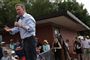 Den demokratiske præsidentkandidat John Hickenlooper, der her fører kampagne i Des Moines i Iowa, meddelte torsdag, at han kaster håndklædet i ringen og forlader præsidentvalgkampen. Efter Hickenloopers farvel er der der fortsat 23 demokratiske præsidentkandidater. (Arkivfoto)