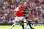 Pierre-Emerick Aubameyang (tv.) bragte Arsenal på 2-1 i sejren over Burnley.