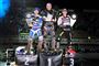 Leon Madsen (tv) var stærkt tvivlsom til lørdagens speedway-grandprix i Sverige, hvor han kæmpede sig til en andenplads og alene fører i den samlede VM-stilling.