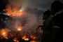 En voldsom brand har over weekenden ødelagt en lang række huse i et slumkvarter i Dhaka, der er hovedstaden i Bangladesh.