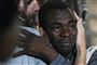 Her ses en migrant, da han går i land på den italienske ø Lampedusa ved midnatstid til onsdag efter 19 dage om bord på redningsskibet "Open Arms".