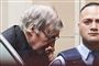 Kardinal George Pell (til venstre) ankommer til staten Victorias højesteret i Melbourne, som onsdag afviste hans appel i sag om seksuelle overgreb.