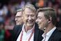 Åge Hareide (til venstre) er blevet opereret i knæet og har fået infektion. Det betyder, at assistenten Jon Dahl Tomasson (til højre) præsenterer den kommende trup.