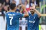 Juventus-stopperen Giorgio Chiellini (til højre) blev lidt uvant målscorer og blev lykønsket af angrebsstjernen Cristiano Ronaldo, som ikke kom på måltavlen trods adskillige forsøg.