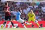 Raheem Sterling lagde sig op på en delt førsteplads på topscorerlisten i Premier League med sin femte sæsonscoring.