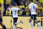 AGFs Jakob Ankersen lader Brøndby-fansene vide, at han er glad for sin scoring til 2-0 i kampen på Brøndby Stadion.