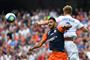 Lyons Joachim Andersen (th) begik et straffespark, da den franske klub tabte ude mod Montpellier.