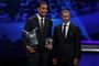 Liverpools forsvarsspiller Virgil van Dijk blev hædret med fornem pris, da der torsdag blev trukket lod til gruppespillet i Champions League.