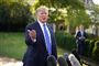 Præsident Donald Trump talte fredag til journalister foran Det Hvide Hus.