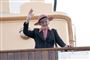 Dronning Margrethe ankommer med Kongeskibet Dannebrog til Flensborg Havn og modtages på havnen af borgere i Slesvig-Holsten. Der bor omkring 50.000 personer i delstaten, som er dansksindede, og som i høj grad lever en dansk hverdag i det tyske samfund.