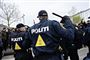 Politifolk har pligt til at bære såkaldte markeringsnumre på uniformen. Her ses betjente under demonstration på Israels Plads 1. maj i år. Flere betjente havde angiveligt ikke markeringsnumre på den dag. Det bliver nu undersøgt.