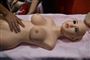 Norge forbyder ikke import af sexdukker. Men hvis de ligner børn, så falder hammeren, har højesteret i Oslo afgjort. Billedet er fra en udstilling i Hongkong med sexdukker, Asia Adult Expo.