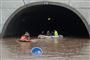 Redningsmandskab kommer her til undsætning ved en oversvømmet tunnel i Pilar de la Horadada nær Alicante.