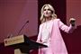 Tidligere formand Helle Thorning-Schmidt under sin tale ved Socialdemokratiets kongres i Aalborg Kongres og Kulturcenter lørdag. Her talte Thorning både om formandsskifte i Socialdemokratiet og om brexit, som hun følger "på første parket" i London, hvor hun i dag bor.