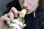 Spiritusbranchen opfordrer politikerne til at forbyde salg af al alkohol til unge under 18 år. Som lovgivningen er nu, må mindreårige købe alkohol, hvis alkoholprocenten ligger på under 16,5. (Arkivfoto)